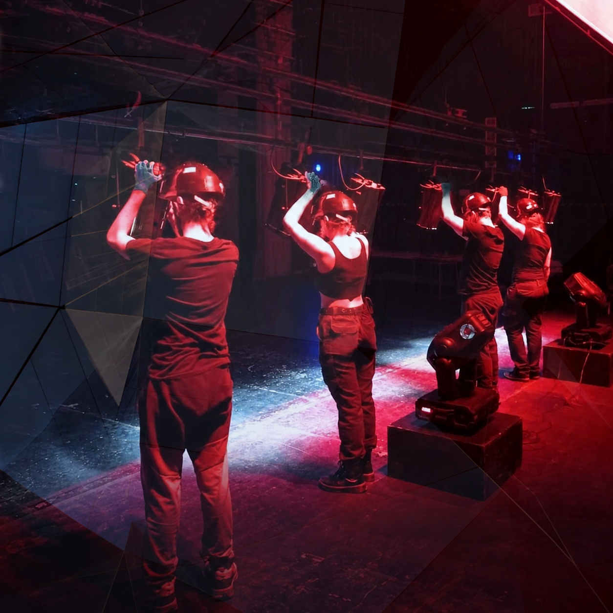 Alumnado de Escenografía trabajando en un proyecto escénico en la ESAD Córdoba